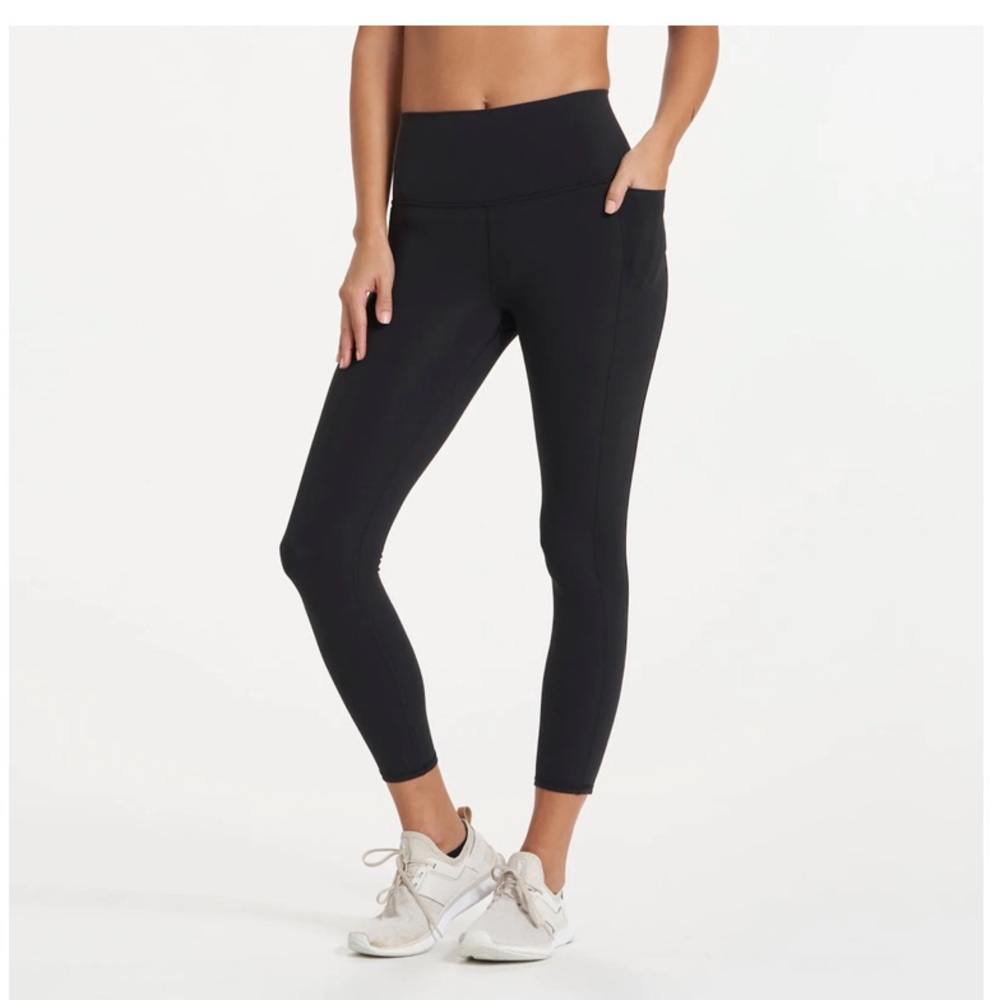 EOC XS Vuori Studio leggings short.